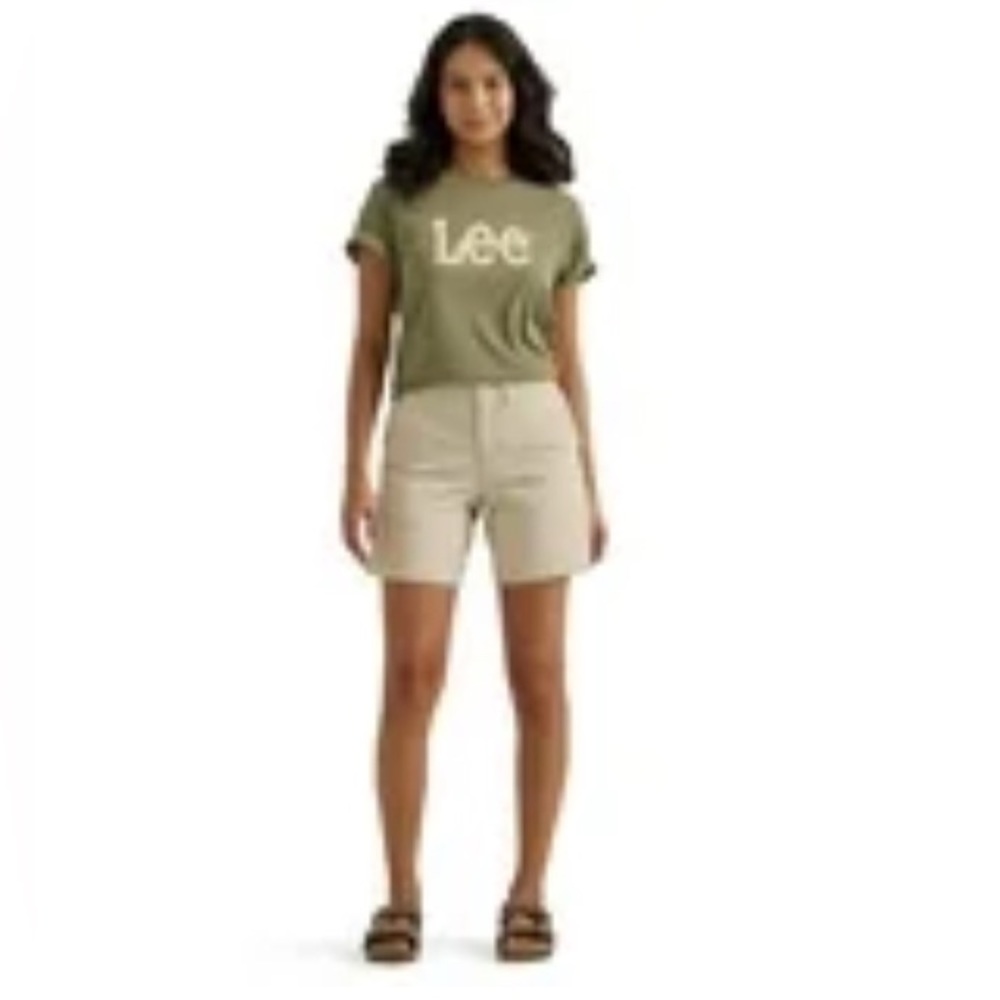 LEE WOMEN’S REGULAR FIT CHINO WALKSHORT. SIZE 10